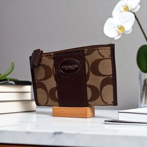 Coach Signature Canvas Coin & Card Pouch – Excellent Condition